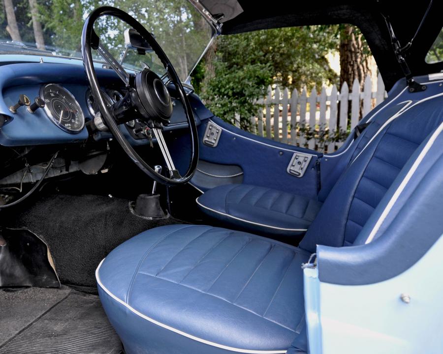 Интерьер Triumph TR3B Roadster 1963 года  (фото 2 из 4)